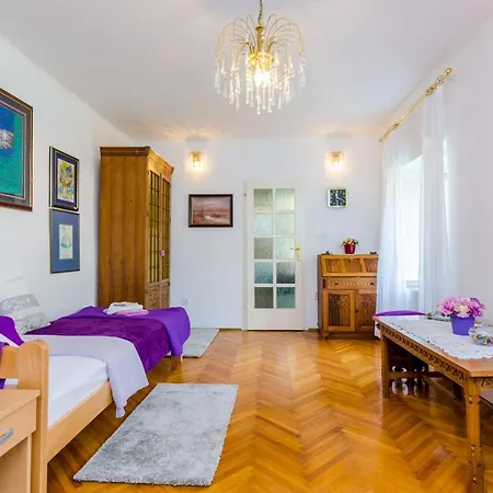 Old Town Oasis Apartman *